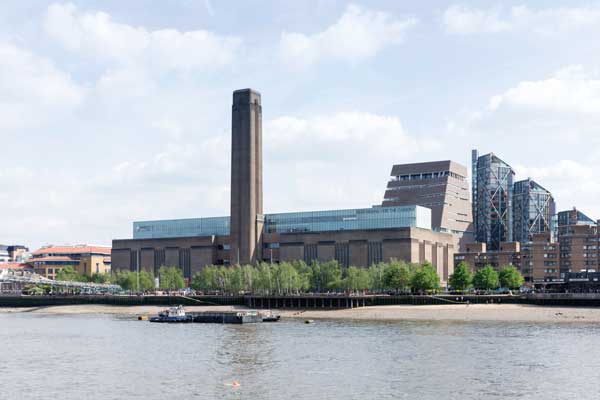 The extension tower sits behind the existing Tate Modern building