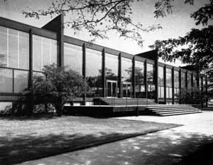 Crown Hall,  Illinois Institute of Technology, U.S.A.  (Architect: Mies van der Rohe)