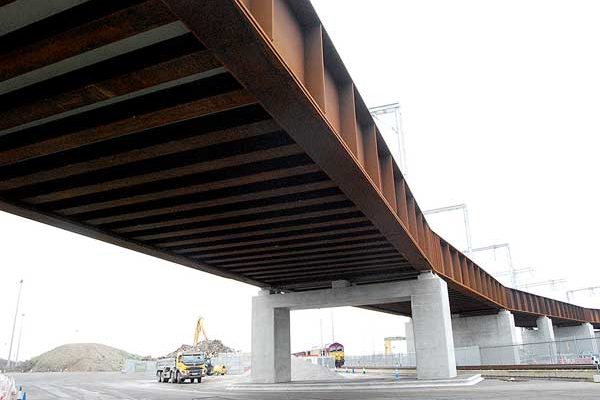 Steel spans for major east London viaduct